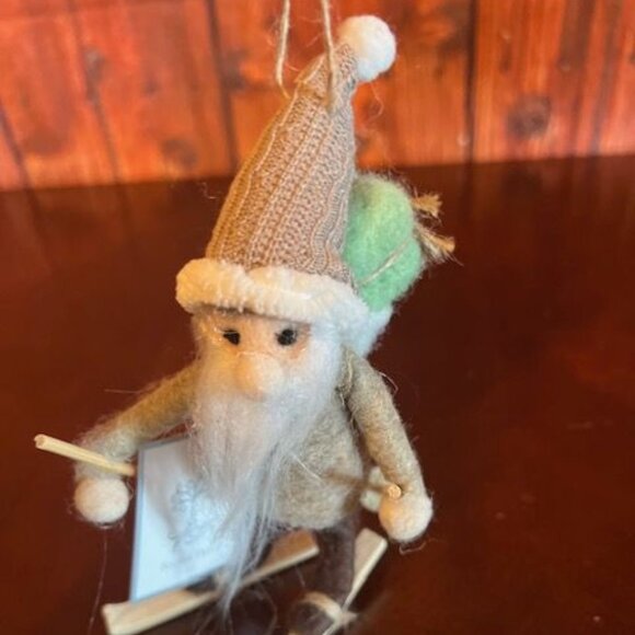 Vintage style Wool & Felt Skiing Santa Claus Christmas Ornament with backpack - Picture 1 of 8